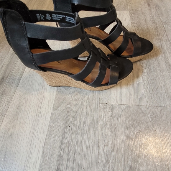 Black wedge heels - Picture 1 of 2